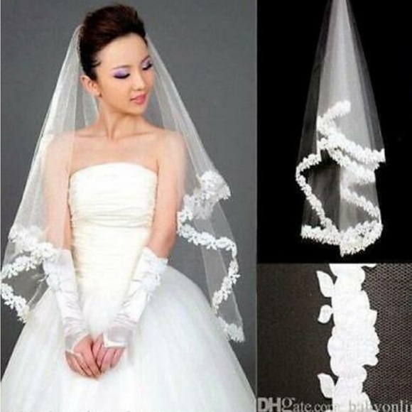 💕New Weddin Veil, With a Very Nice Applique Edge. - Picture 2 of 4